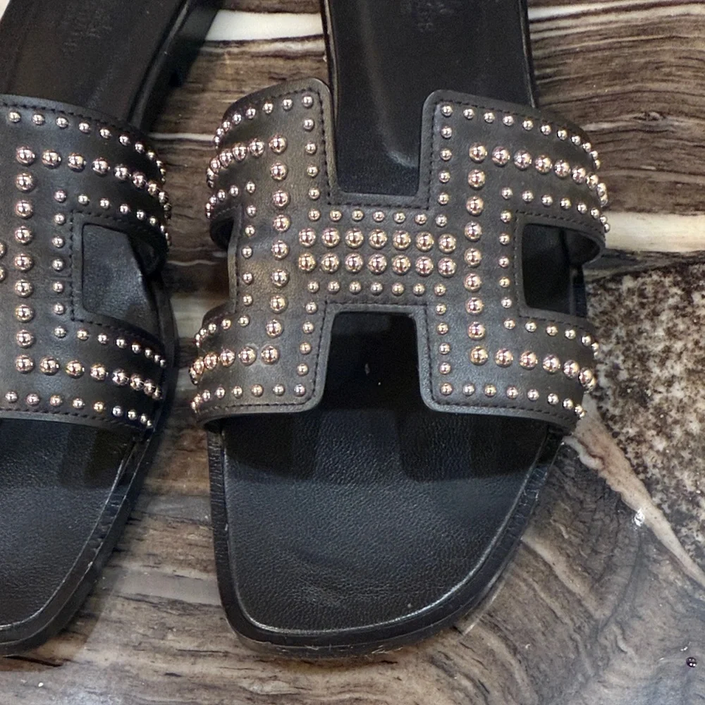 🖤 Hermes Studded Black Leather Orans 🖤 - Picture 9 of 17